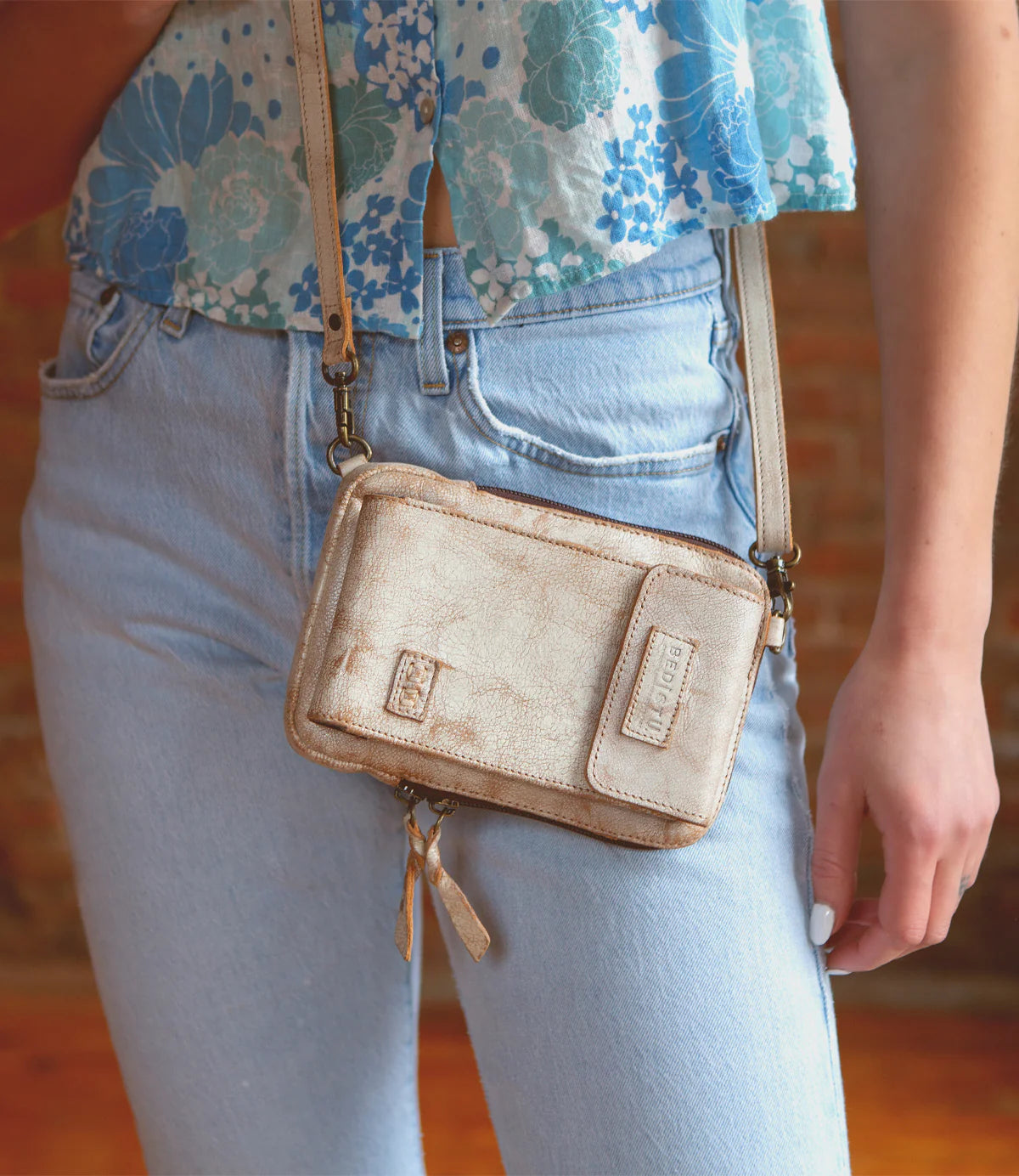 BED STU: ALELIKE COMPACT CROSSBODY PHONE HOLDER