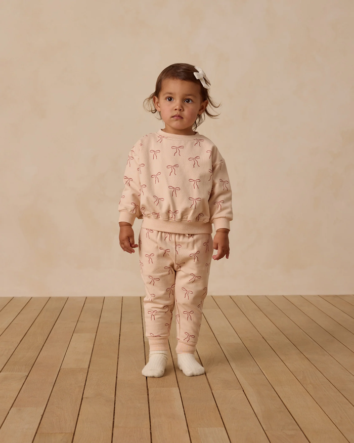 QUINCY MAE: RELAXED FLEECE SWEATSHIRT + SWEATPANT SET || RED BOWS ON ANTIQUE