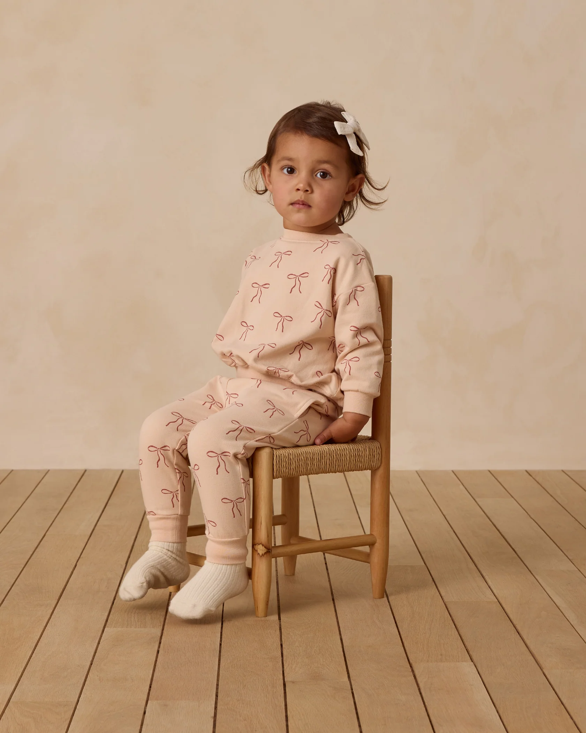 QUINCY MAE: RELAXED FLEECE SWEATSHIRT + SWEATPANT SET || RED BOWS ON ANTIQUE