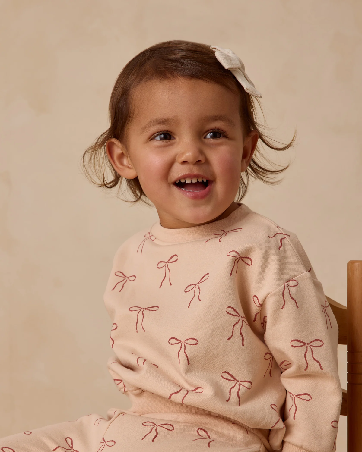 QUINCY MAE: RELAXED FLEECE SWEATSHIRT + SWEATPANT SET || RED BOWS ON ANTIQUE