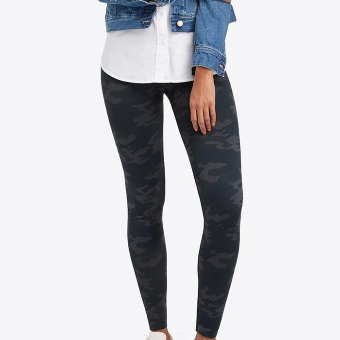 SPANX: LOOK AT ME NOW SEAMLESS LEGGINGS - BLACK CAMO