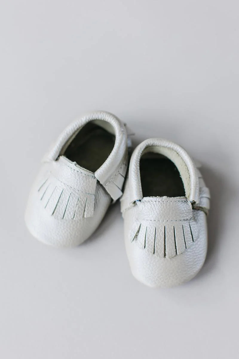 MILA & ROSE: SILVER METALLIC LEATHER BABY MOCCASINS