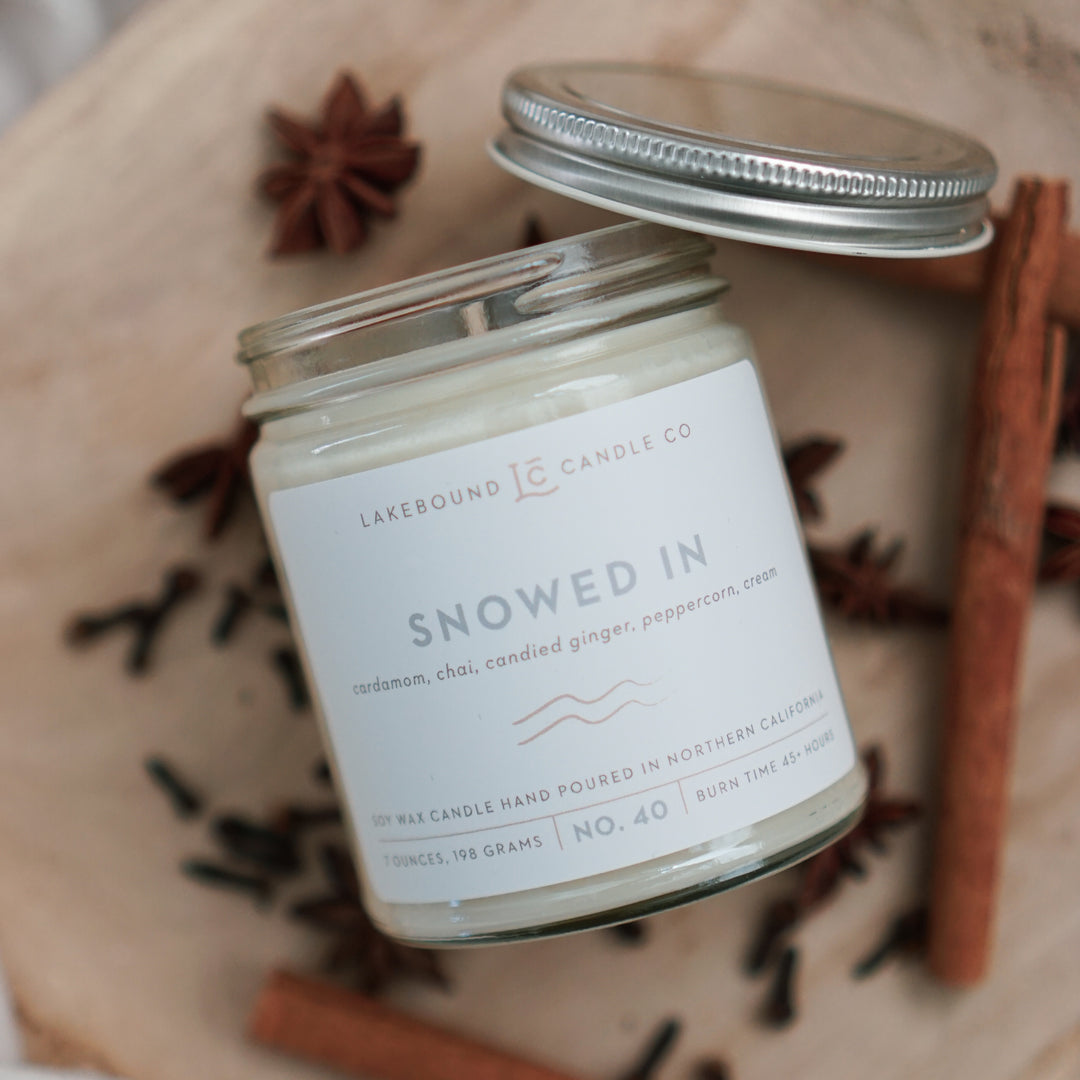 LAKEBOUND CANDLE CO: SNOWED IN SOY CANDLE