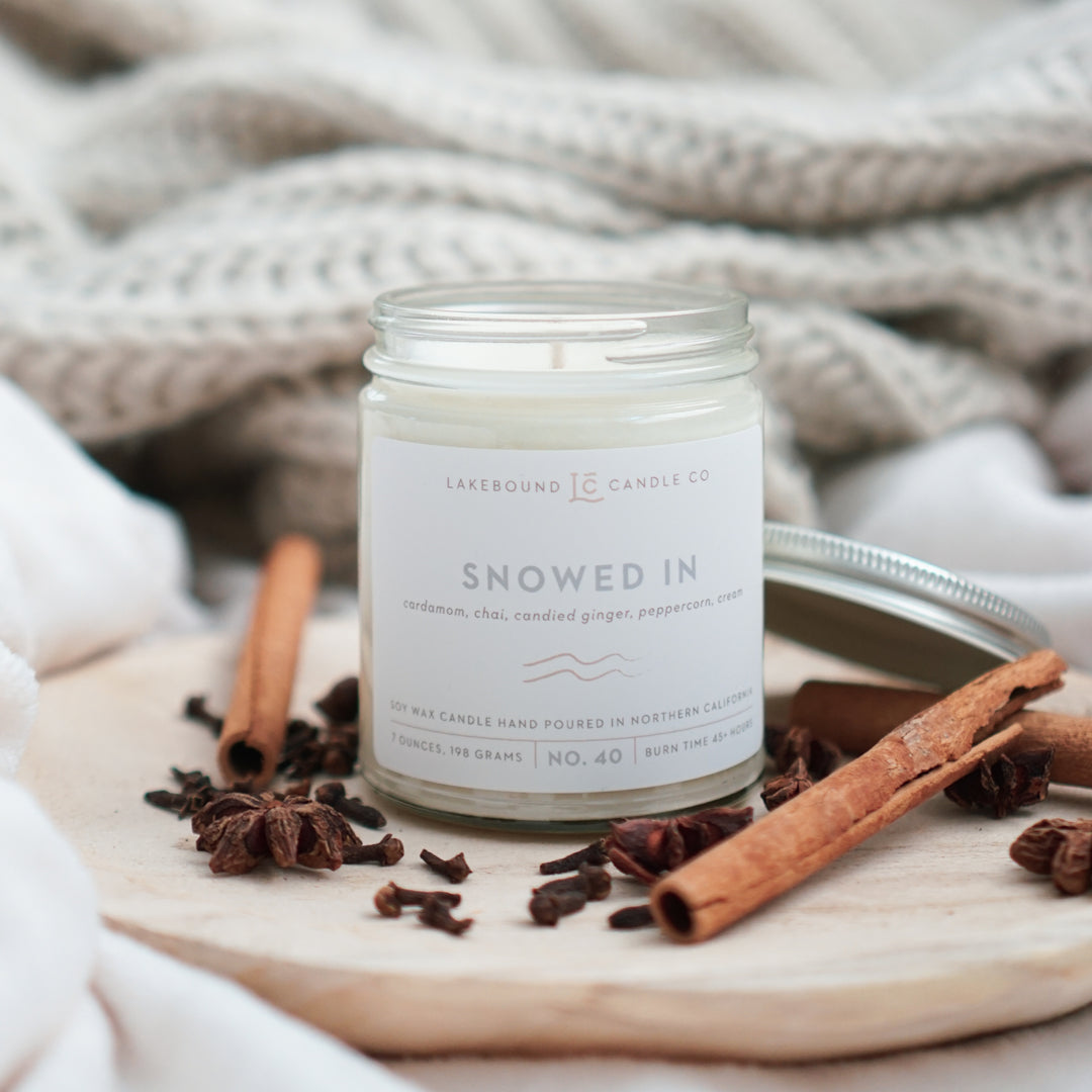 LAKEBOUND CANDLE CO: SNOWED IN SOY CANDLE