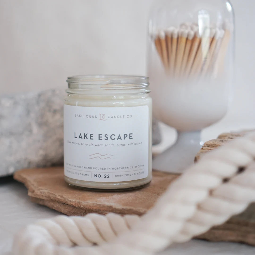 LAKEBOUND CANDLE CO: LAKE ESCAPE SOY CANDLE