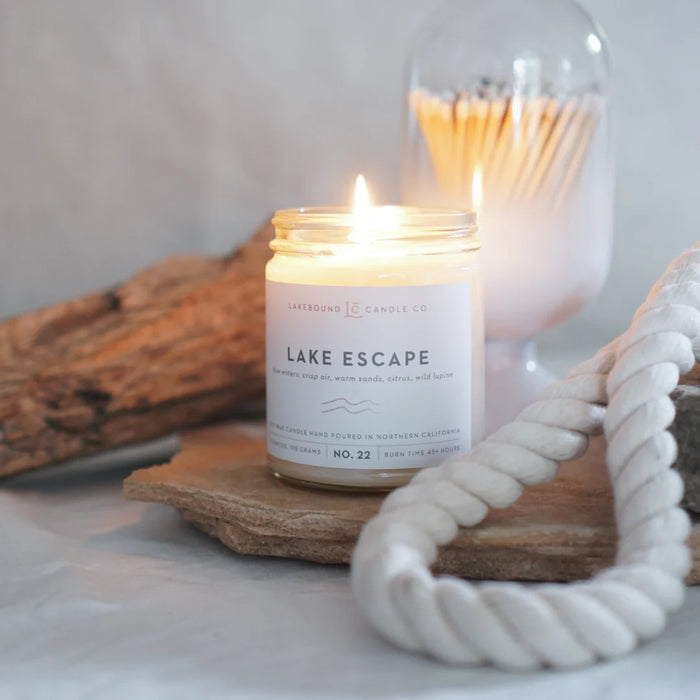 LAKEBOUND CANDLE CO: LAKE ESCAPE SOY CANDLE