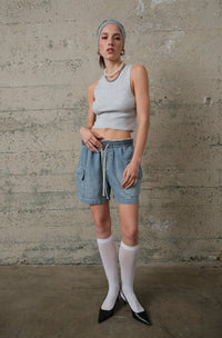 RIBBED CROPPED TANK TOP WITH RAW EDGE BOTTOM - LIGHT GREY