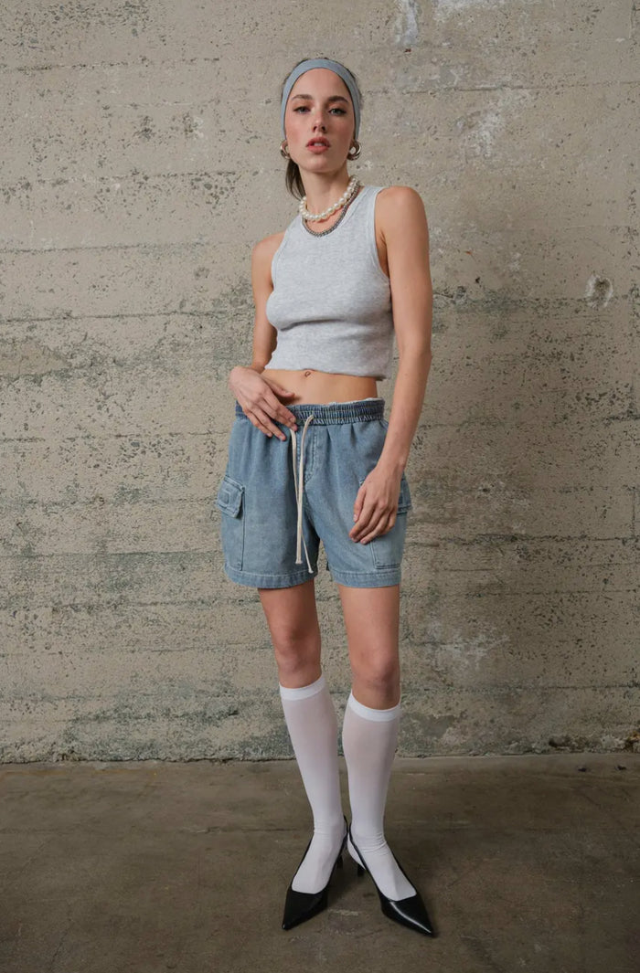 RIBBED CROPPED TANK TOP WITH RAW EDGE BOTTOM - LIGHT GREY