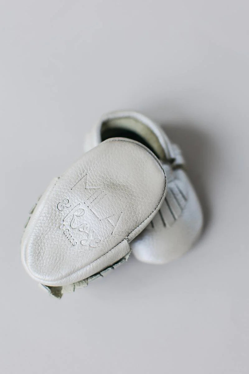 MILA & ROSE: SILVER METALLIC LEATHER BABY MOCCASINS