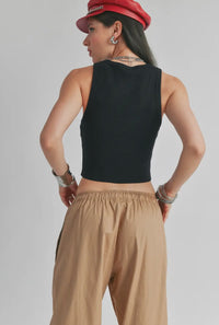 RIBBED CROPPED TANK TOP WITH RAW EDGE BOTTOM - BLACK