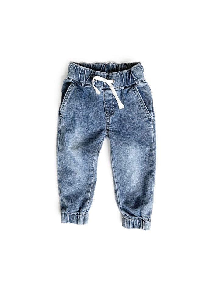 LITTLE BIPSY: BABY DENIM JOGGER - LIGHT WASH