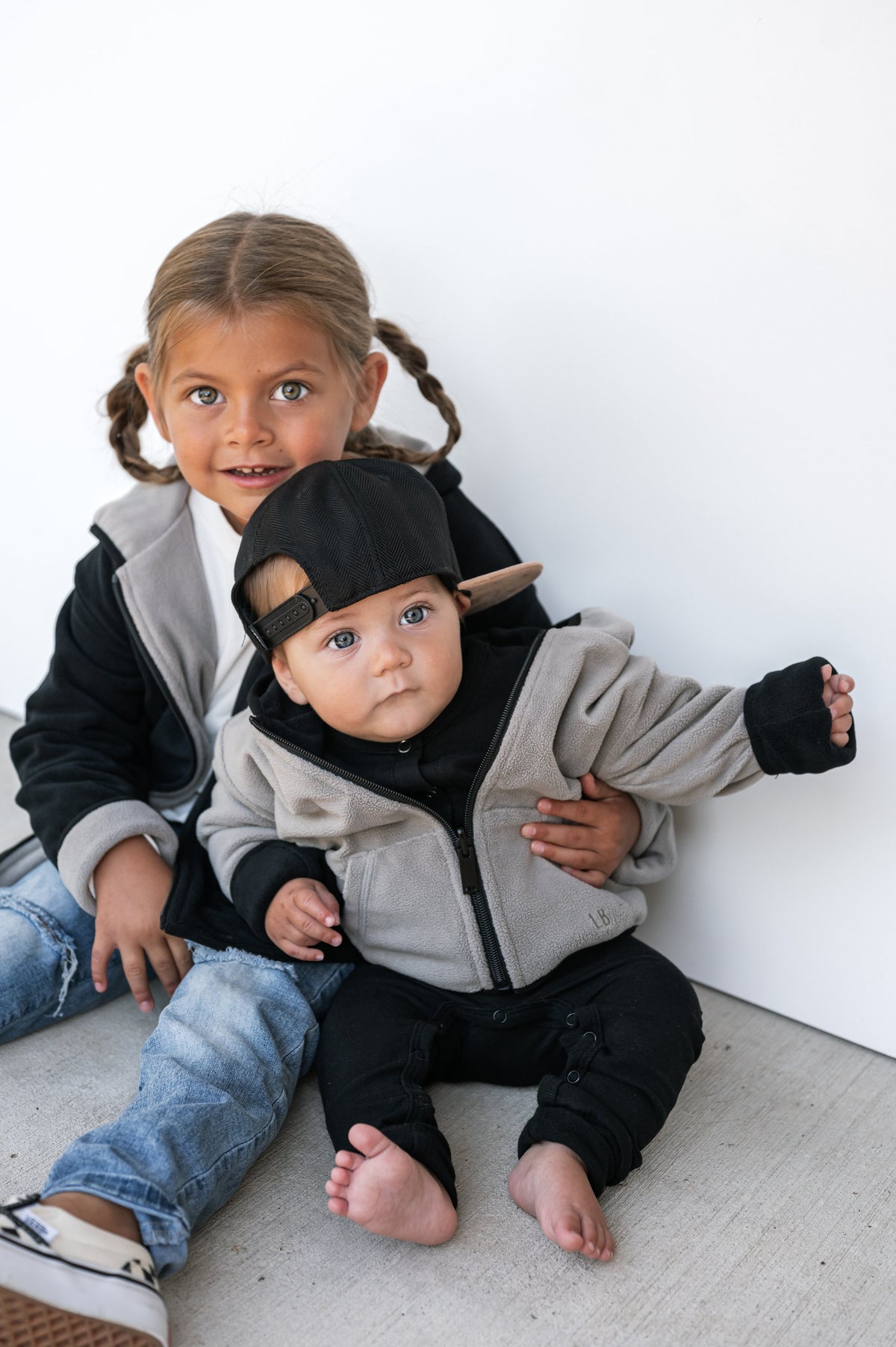 LITTLE BIPSY: REVERSIBLE FLEECE ZIP HOODIE - BLACK