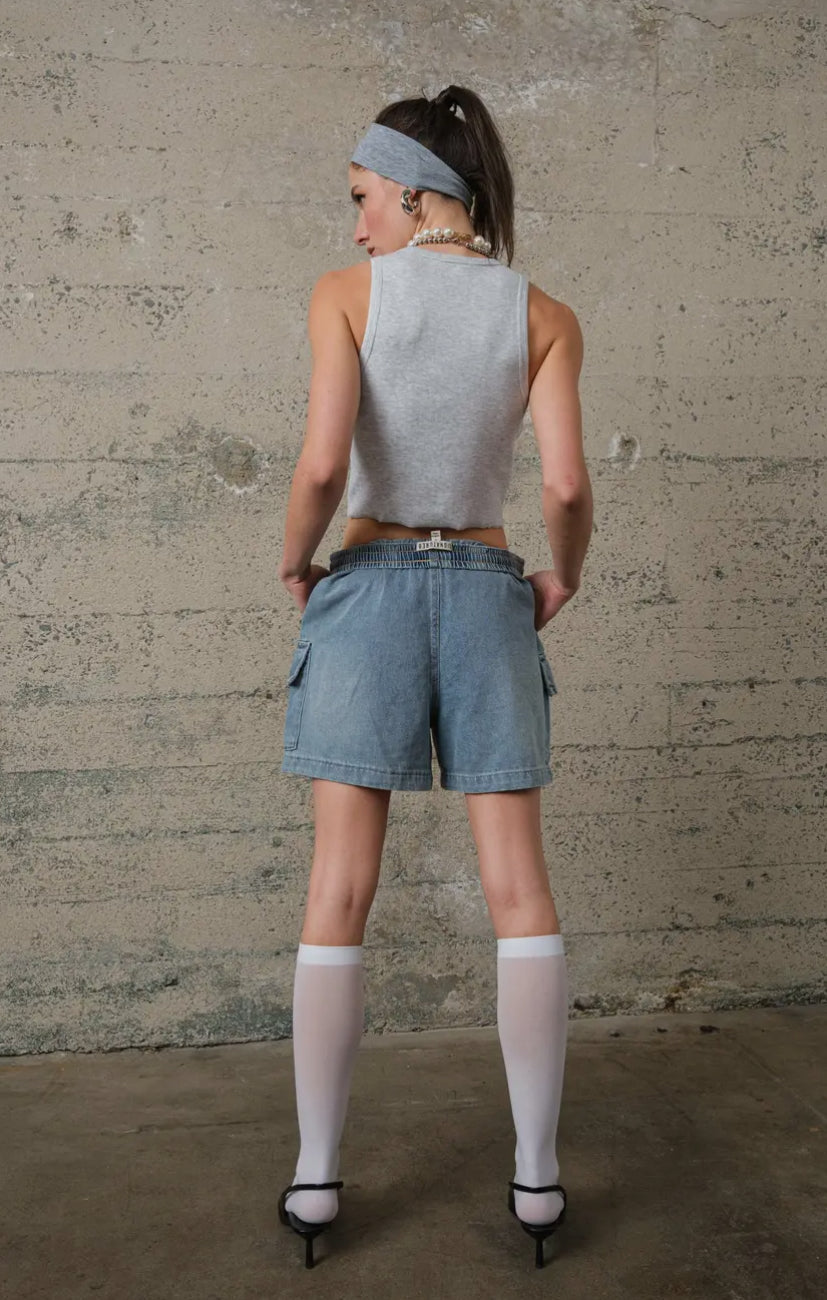 RIBBED CROPPED TANK TOP WITH RAW EDGE BOTTOM - LIGHT GREY