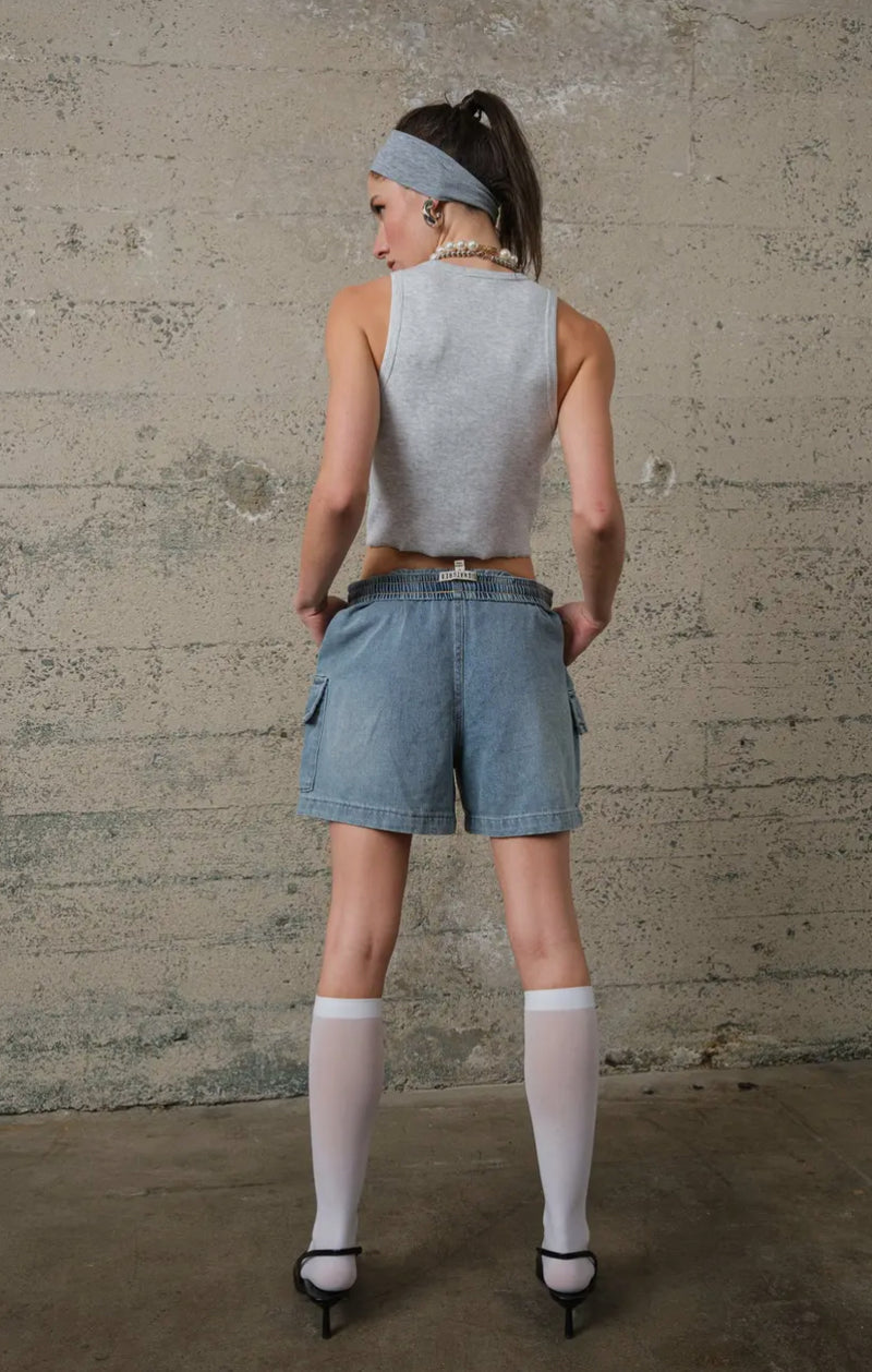 RIBBED CROPPED TANK TOP WITH RAW EDGE BOTTOM - LIGHT GREY