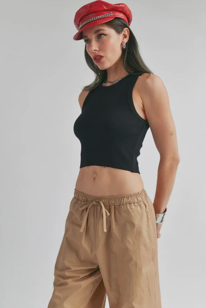 RIBBED CROPPED TANK TOP WITH RAW EDGE BOTTOM - BLACK