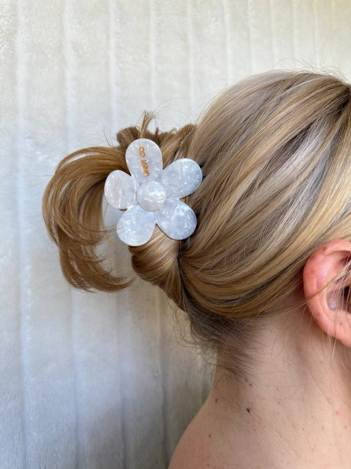 LINNY CO: GIGI HAIRCLIP - PEARL WHITE