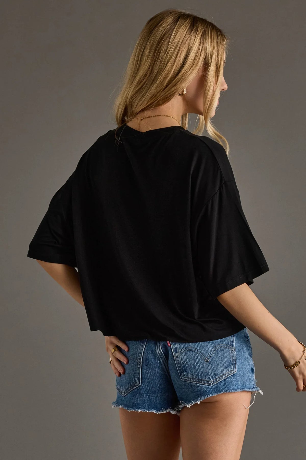 PANACHE APPAREL: GIDDY UP CROPPED TEE - BLACK/WHITE