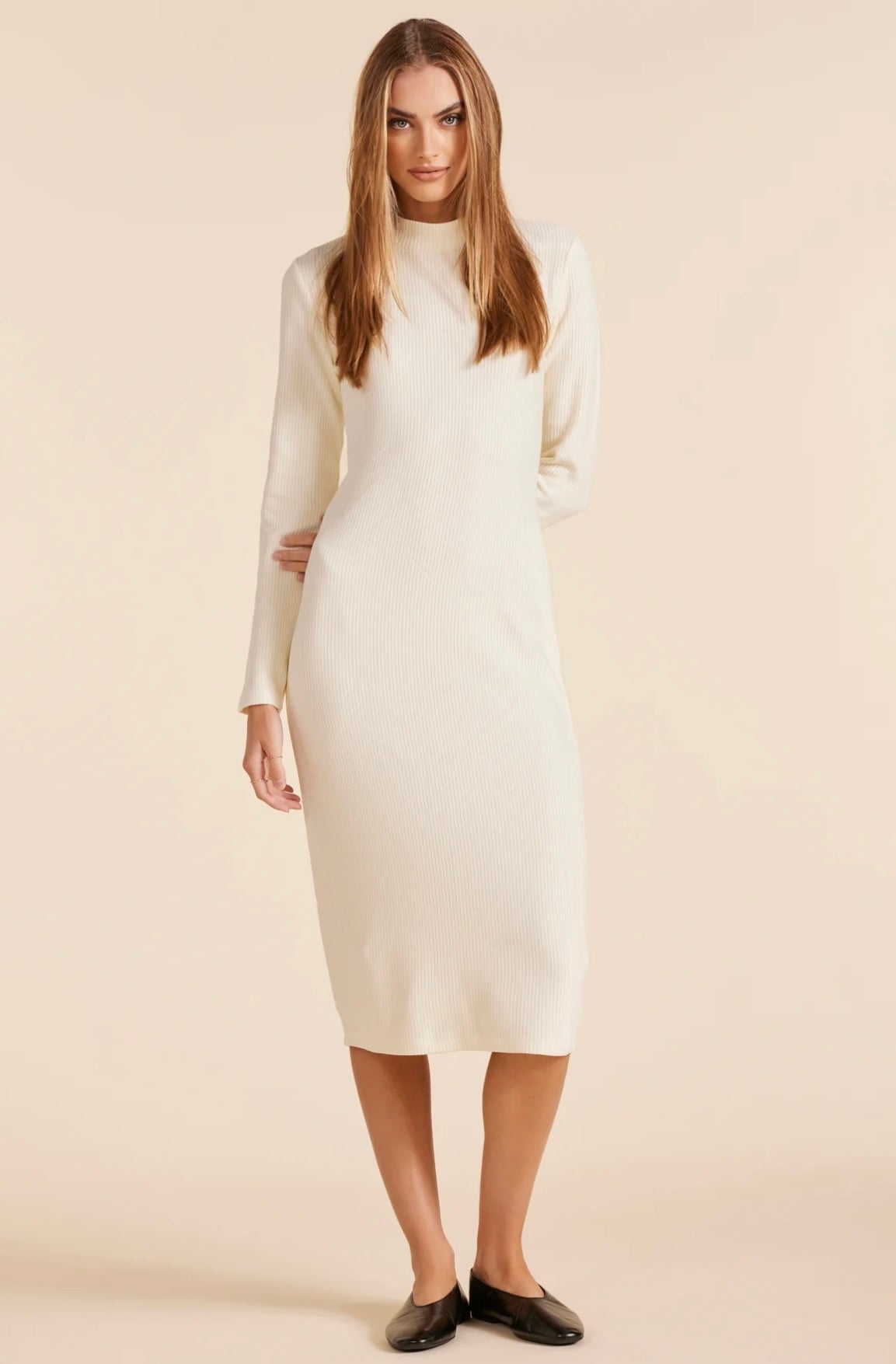 BOBI: FITTED LONG SLEEVE MIDI DRESS - MACADAMIA