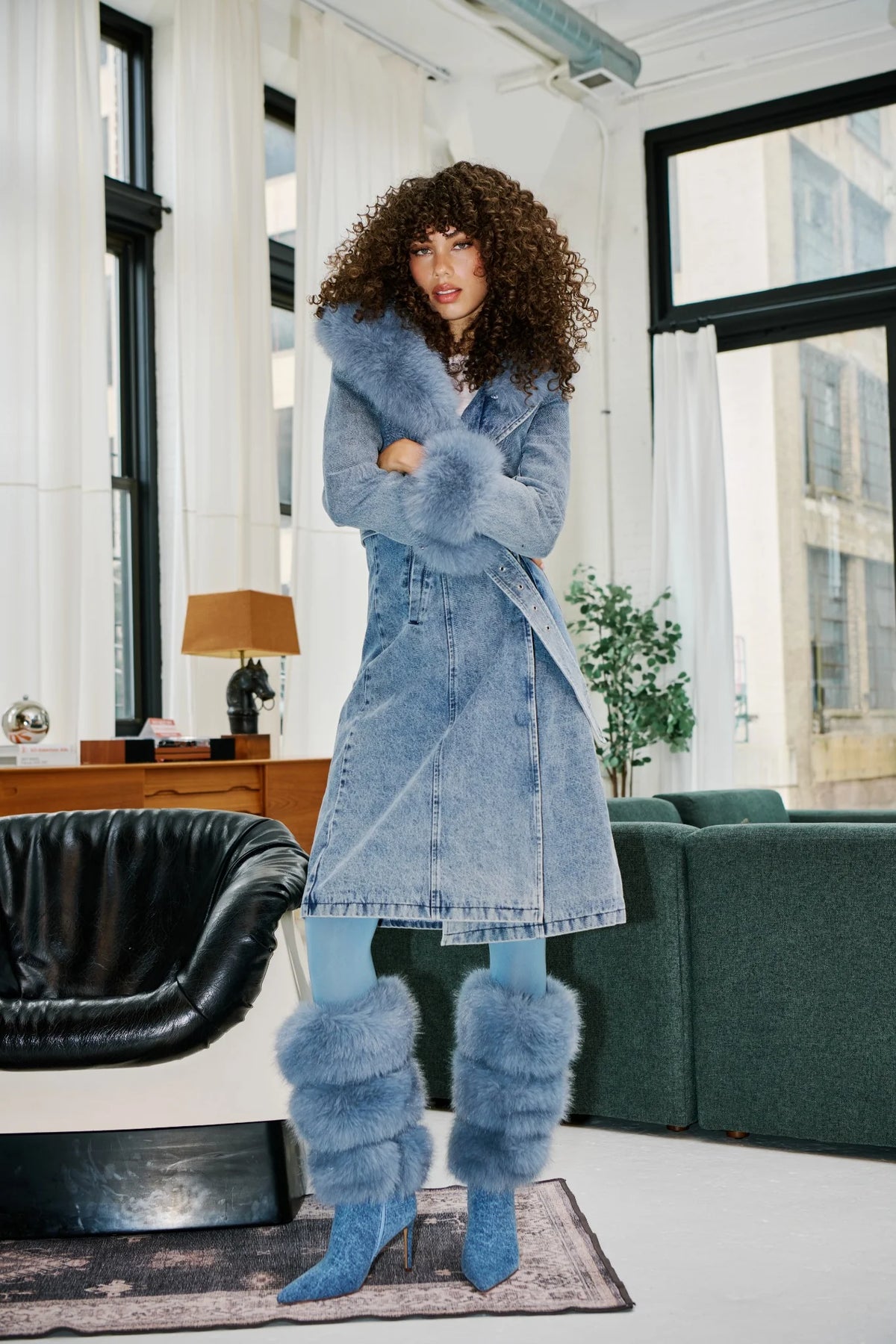 AZALEA WANG: KAYA-DENIM FAUX FUR TRENCH JACKET