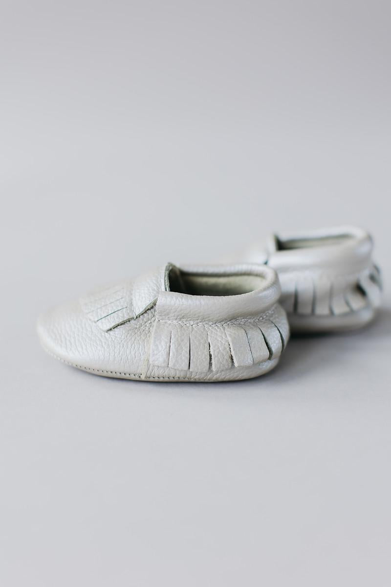 MILA & ROSE: SILVER METALLIC LEATHER BABY MOCCASINS