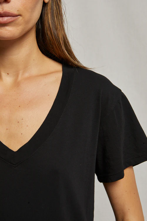PERFECT WHITE TEE: HENDRIX COTTON BOXY V NECK TEE - BLACK
