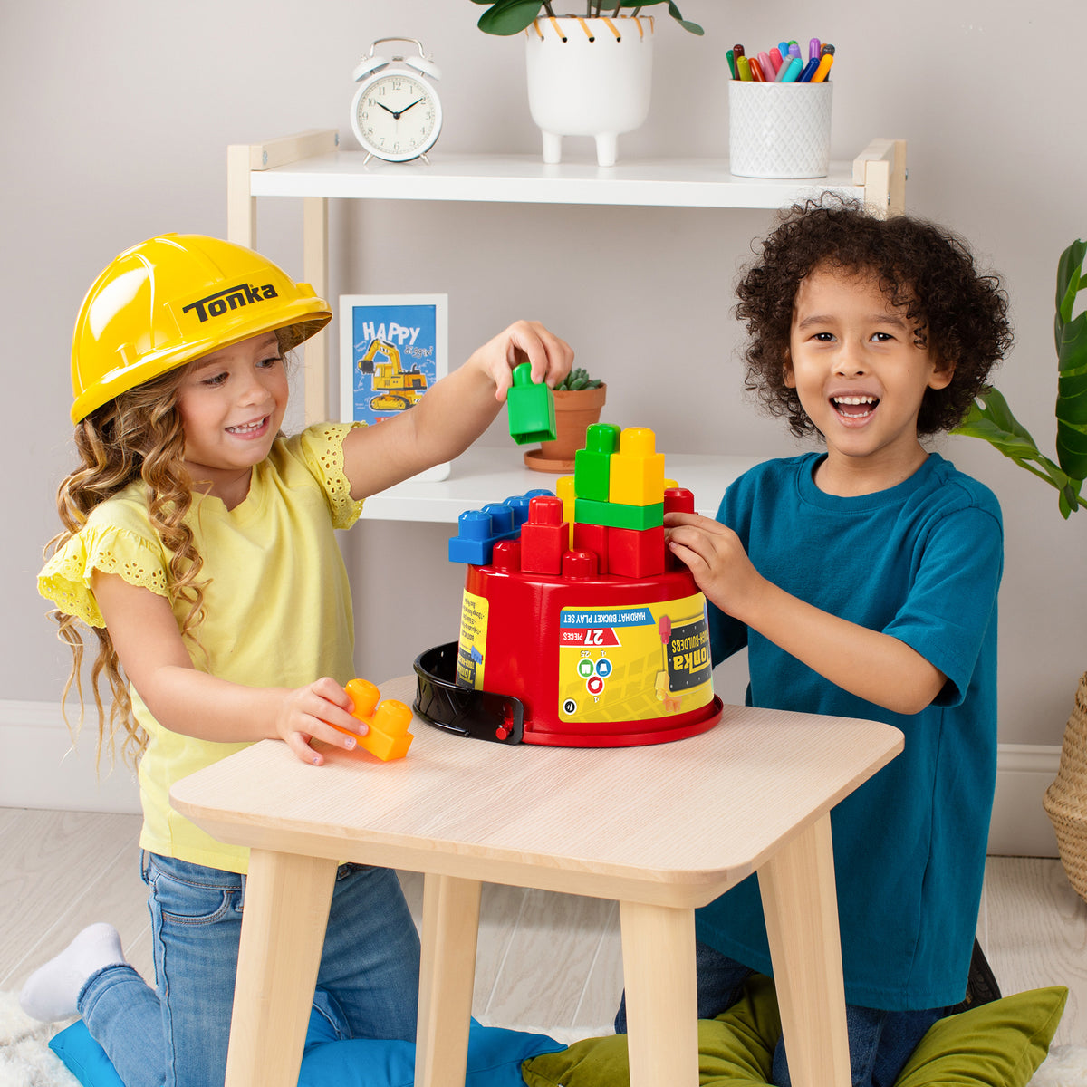 TONKA: TOUGH BUILDERS HARD HAT & LARGE SIZE BUILDING BLOCK AND BUCKET PLAY SET