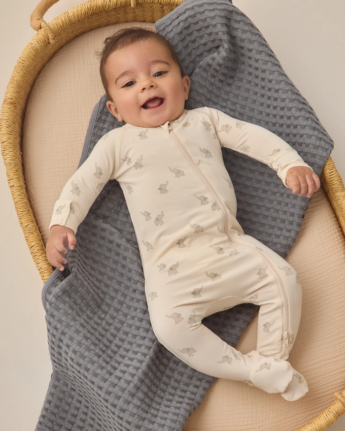 QUINCY MAE: BAMBOO ZIP FOOTIE - ELEPHANTS/NATURAL