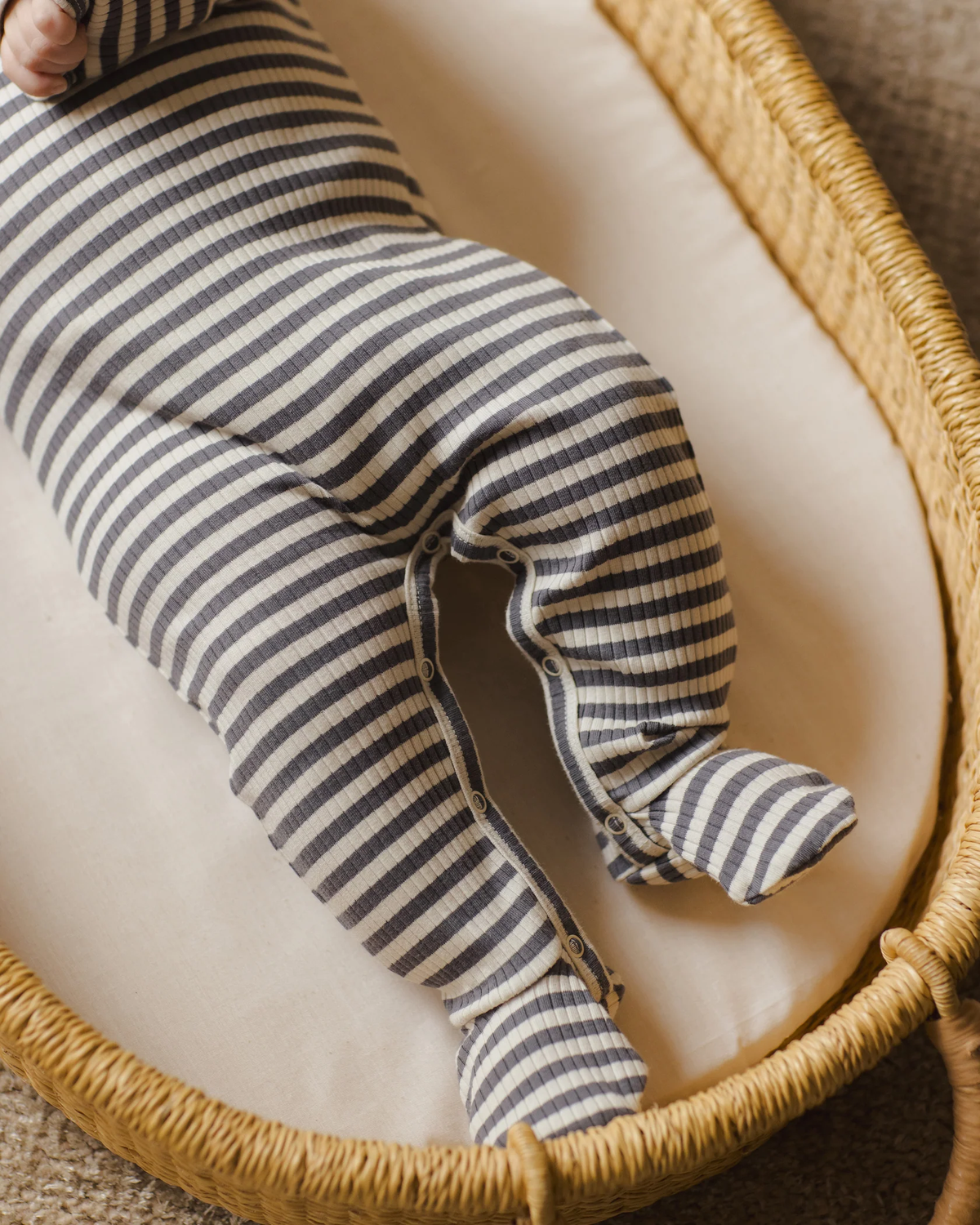 QUINCY MAE: RIBBED FOOTIE || INDIGO STRIPE