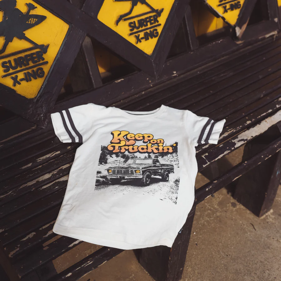 TINY WHALES: KEEP ON TRUCKIN' FOOTBALL TEE - PARCHMENT/VINTAGE BLACK