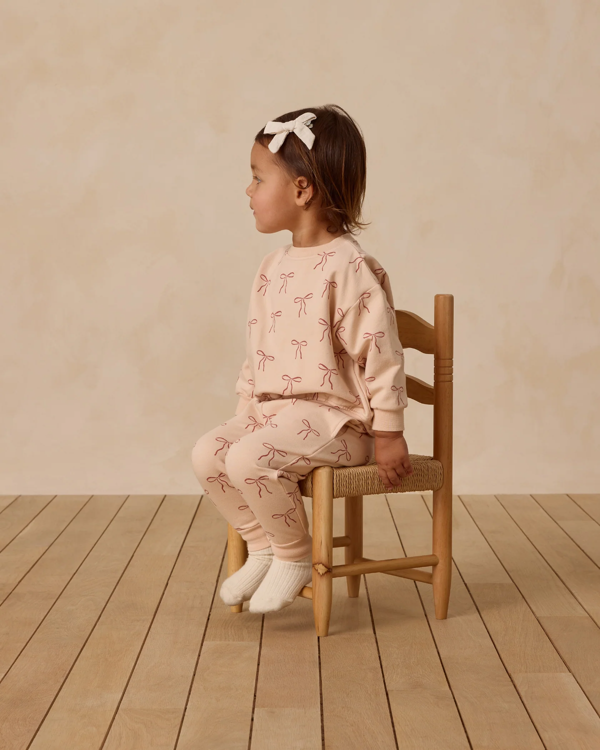 QUINCY MAE: RELAXED FLEECE SWEATSHIRT + SWEATPANT SET || RED BOWS ON ANTIQUE