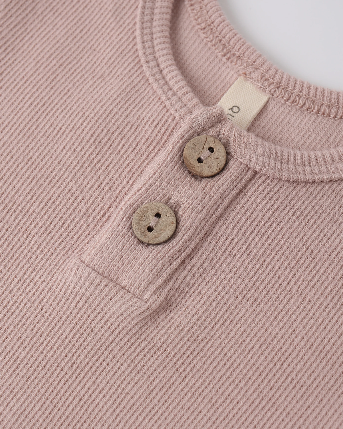 QUINCY MAE: RIBBED HENLEY BODYSUIT - BLUSH