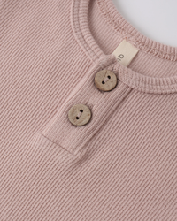 QUINCY MAE: RIBBED HENLEY BODYSUIT - BLUSH