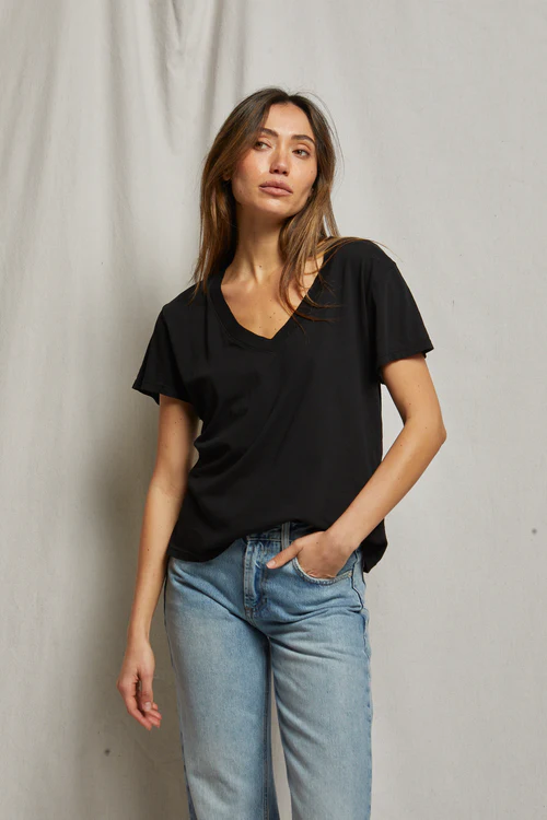 PERFECTWHITETEE: HENDRIX COTTON BOXY V NECK TEE - BLACK