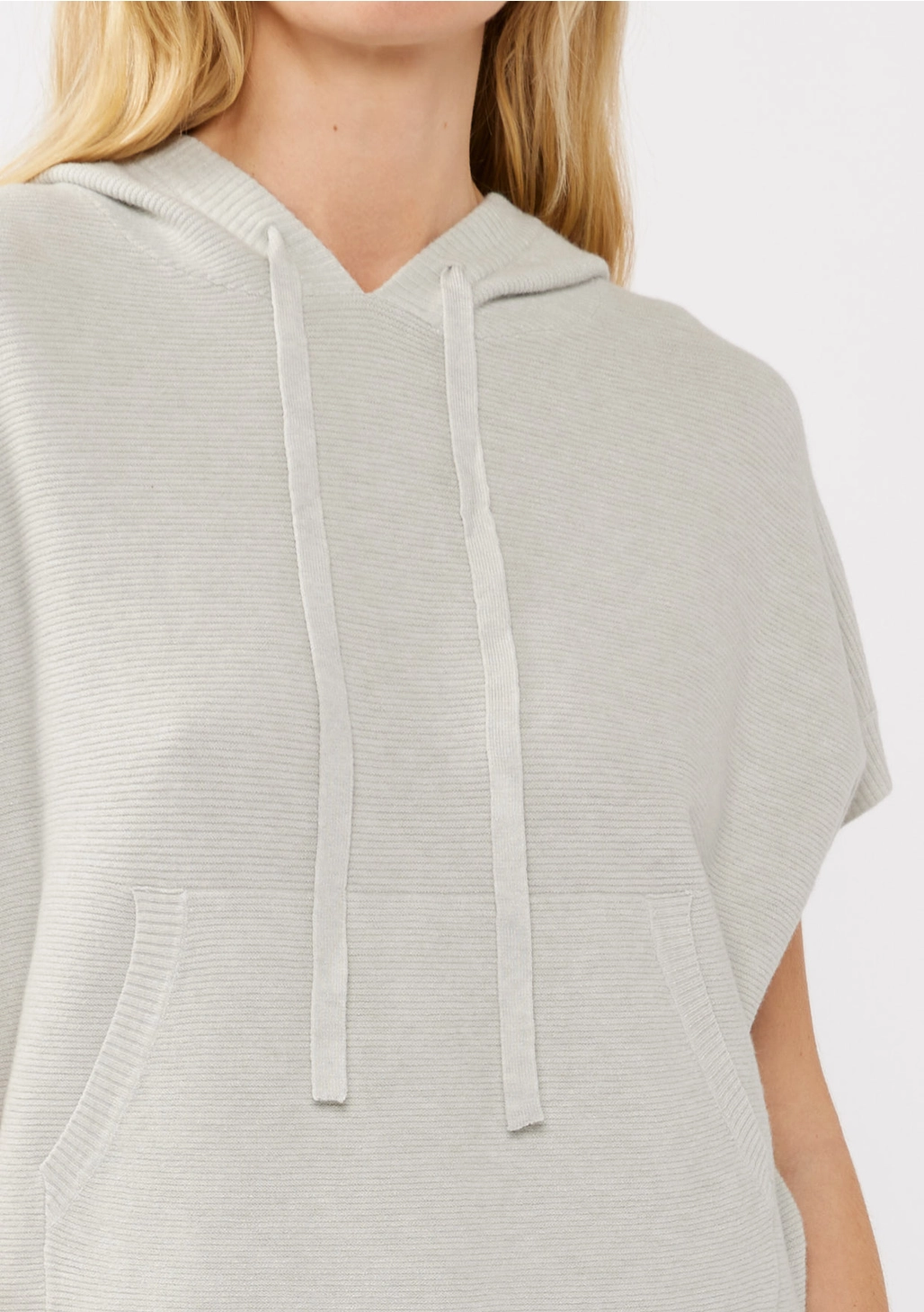 SHORT SLEEVE HOODED SLEEVELESS PULLOVER- SILVER