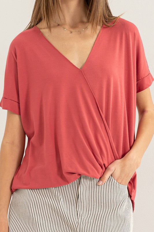 SHORT SLEEVE SURPLICE TOP - BRICK