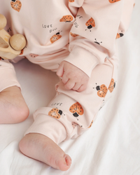 QUINCY MAE: LOVE BUG RELAXED SWEATSHIRT & SWEATPANT SET - PETAL
