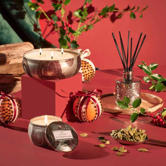 VOLUSPA: GILT POMANDER & HINOKI MINI TIN CANDLE