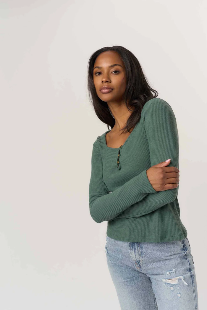 PROJECT SOCIAL T: ALEJANDRA NOTCH NECK COZY RIB LONGSLEEVE - DEEP GREEN