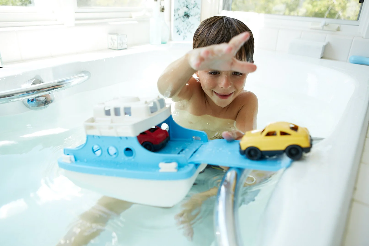 GREEN TOYS: FERRY BOAT WITH 2 MINI CARS
