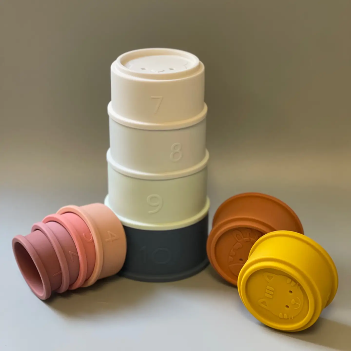 THREE HEARTS & CO: BPA FREE SILICONE NUMBERS CUP STACKERS