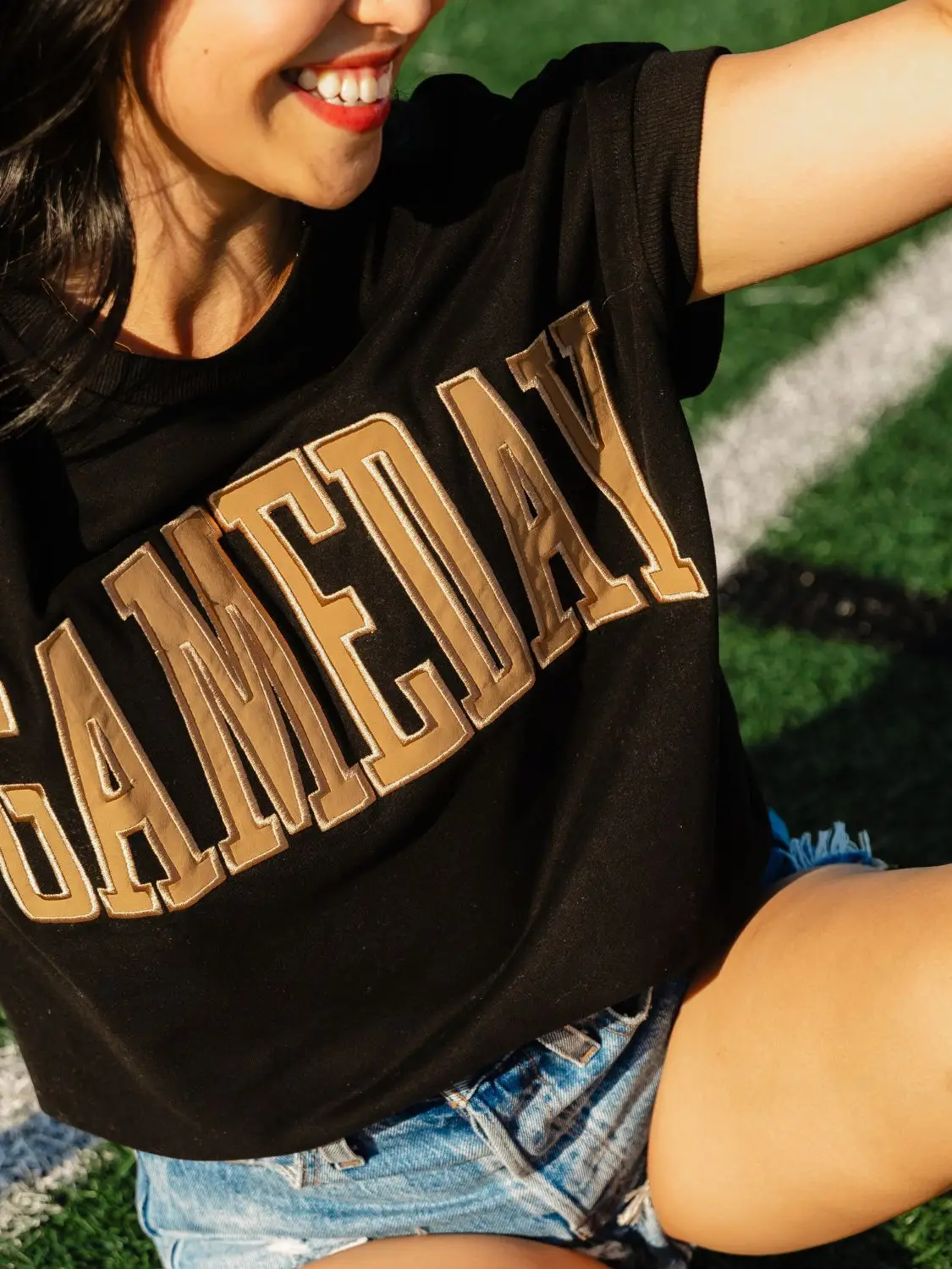 PANACHE: BLACK & LT. BROWN GAME DAY SHORT SLEEVE SWEATSHIRT