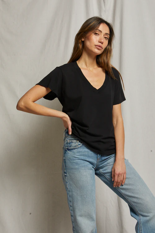 PERFECT WHITE TEE: HENDRIX COTTON BOXY V NECK TEE - BLACK