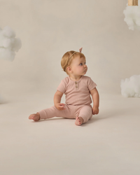 QUINCY MAE: RIBBED HENLEY BODYSUIT - BLUSH