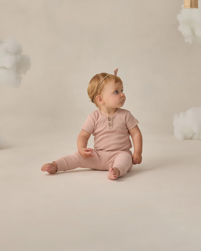 QUINCY MAE: RIBBED HENLEY BODYSUIT - BLUSH