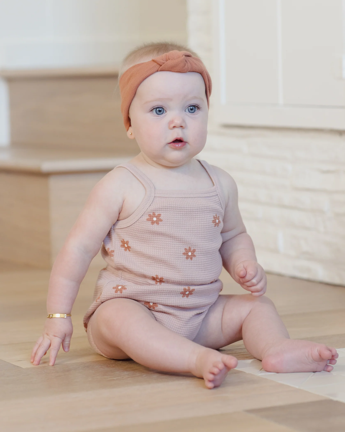 QUINCY MAE: WAFFLE CINCH ROMPER - PINK DAISY