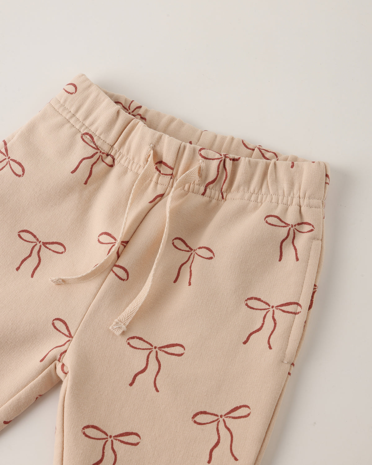 QUINCY MAE: RELAXED FLEECE SWEATSHIRT + SWEATPANT SET || RED BOWS ON ANTIQUE
