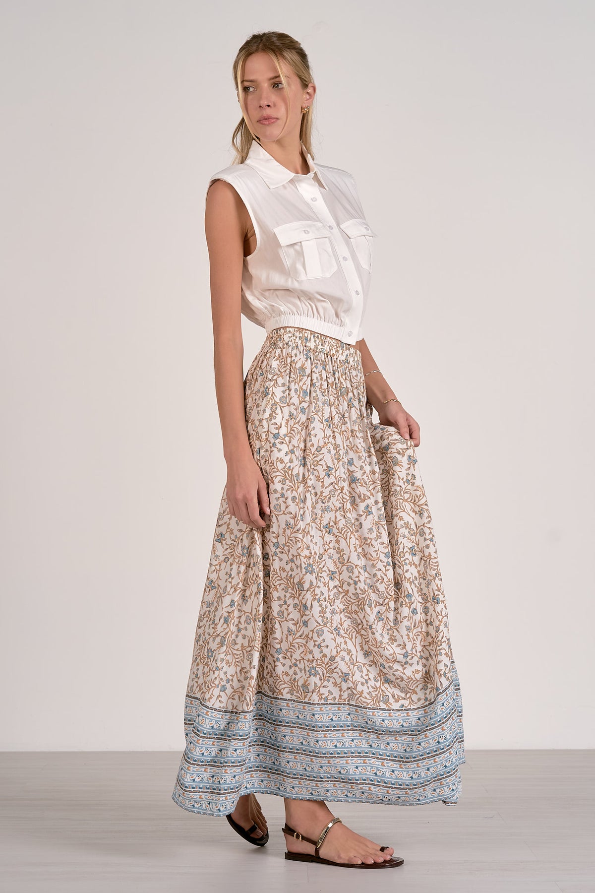 ELAN: SLEEVELESS COLLARED CROP TOP - WHITE