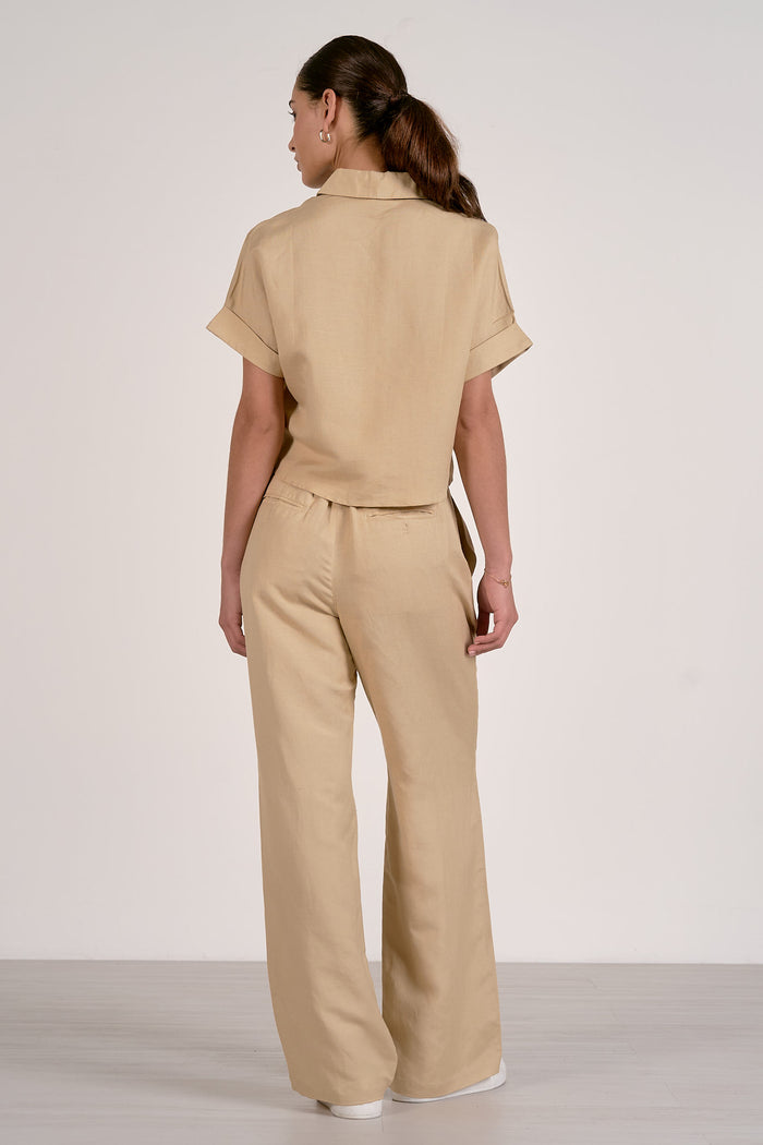 ELAN: SHORT SLEEVE LINEN COLLARED BUTTON UP TOP - OATMEAL