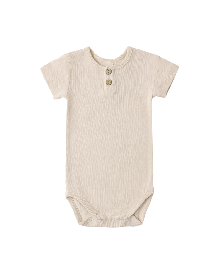 QUINCY MAE: RIBBED HENLEY BODYSUIT - ECRU