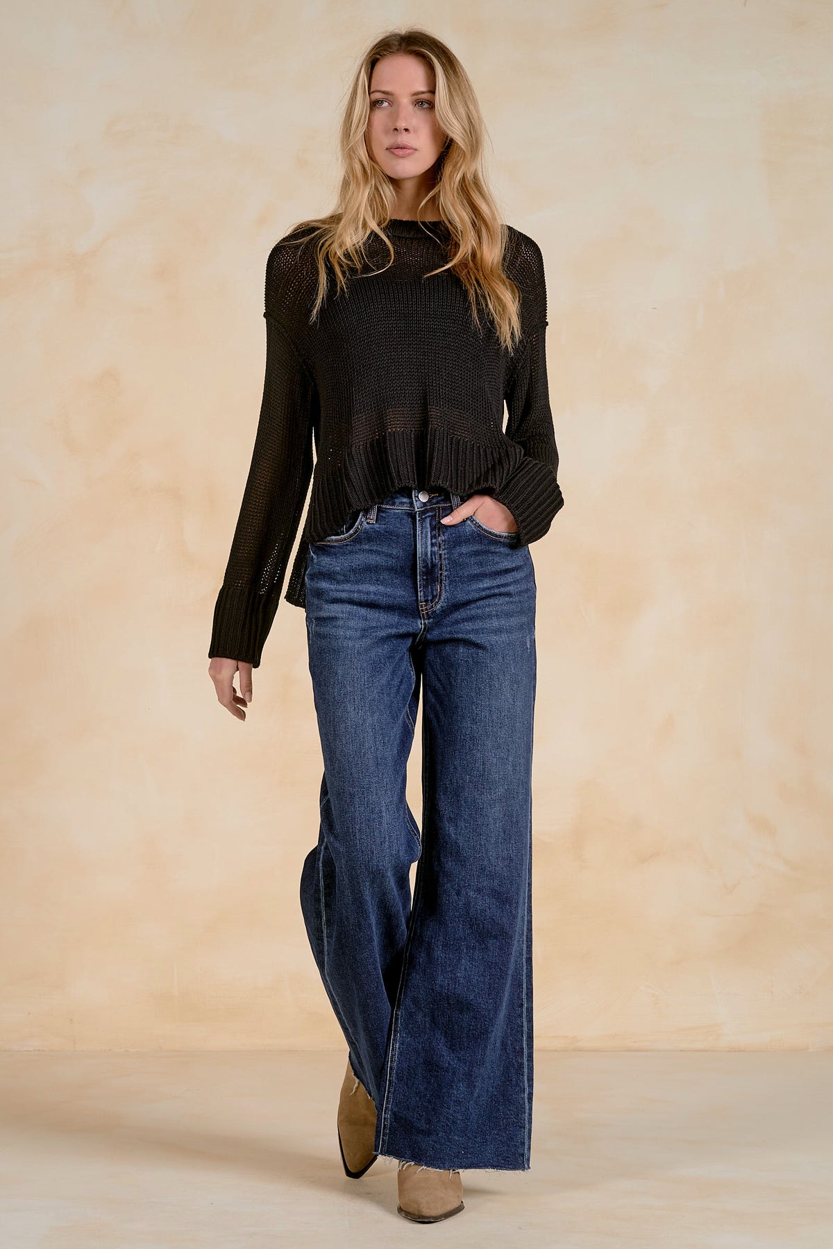 ELAN: CREWNECK OPEN KNIT SWEATER - BLACK